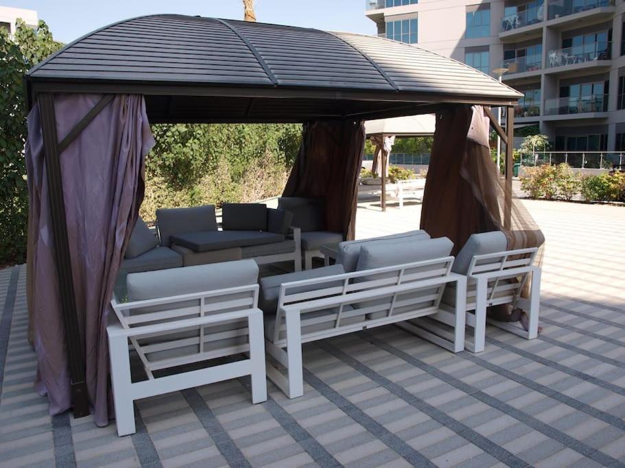 Elegant And Comfortably Furnished 2Brh Apartment In A Quiet Area! Dubai Exterior foto